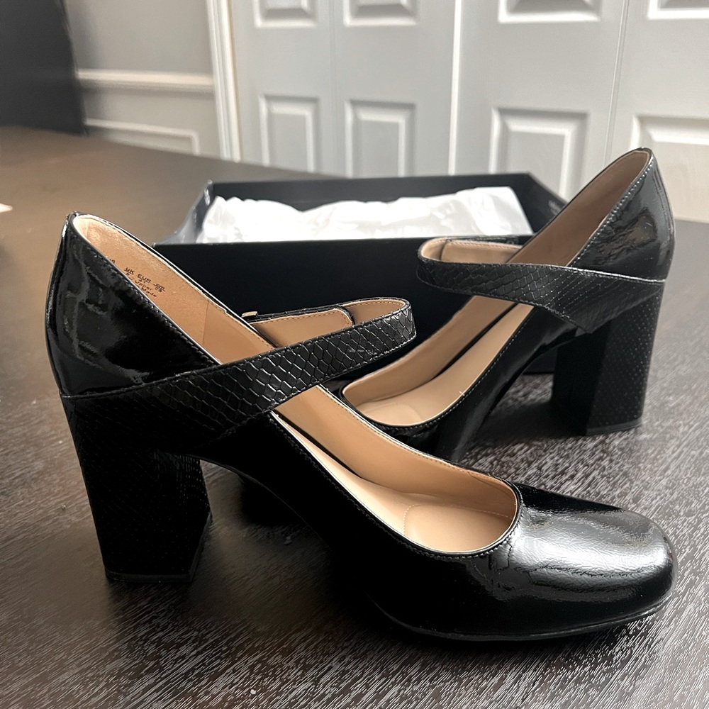 Size 11 Naturalizer Mary Jane Heel, Black